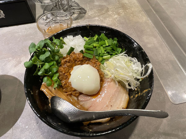 「汁なし坦々麺(並盛,冷)野菜増量」@北野坂 奥の写真