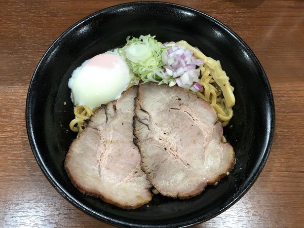 「炭香る油そば　￥８８０」@麺処うきとみの写真