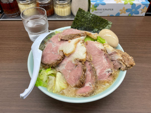 「背脂三層ラーメン 並 野菜・チャーシュートッピング」@ラーメン 吉田屋 門前仲町店の写真