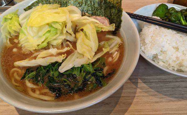 「ラーメン並 + キャベツ」@らーめん 尾又家の写真