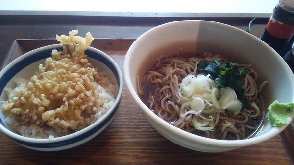 「冷しそば 320円＋キス天ミニ丼 320円」@せね家の写真