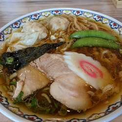 醤油ラーメン + ワンタン