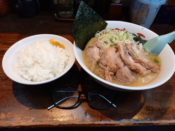 「チャーシューメン+ライス」@さつまっこ 平和島店の写真