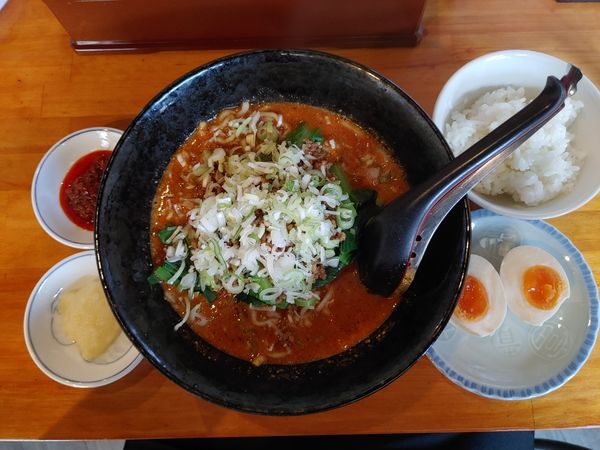 「味噌担々麺　味玉　すりおろしニンニク　辛味の素」@明治亭 らーめん蔵の写真