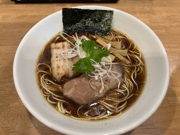 「淡麗醤油らーめん830円」@麺処 湯咲の写真