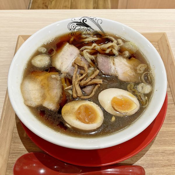 「煮干し味玉らーめん」@七彩飯店の写真