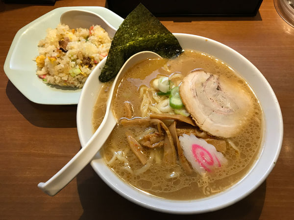 「ラーメン半チャーハン　800円」@昌平ラーメンの写真