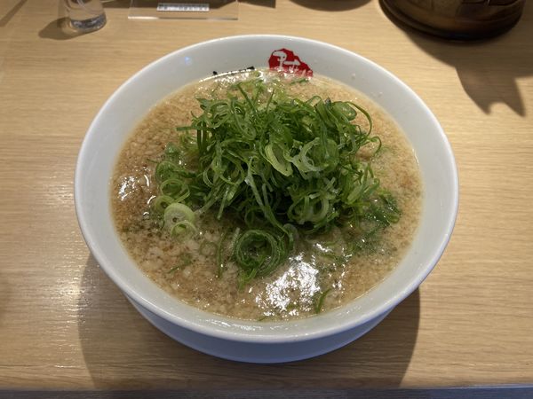 「九条ネギ＋ラーメン並」@京都銀閣寺 ますたにラーメン 日本橋本店の写真