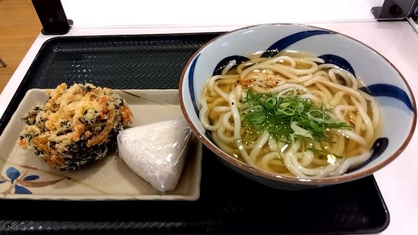 「かけ大（440円）＋干し海老とわかめのかき揚（160円」@うまげな イトーヨーカドーららぽーと横浜店の写真