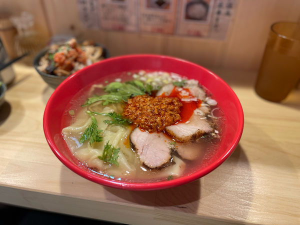 「赤丸塩ら〜麺¥950」@横濱 本丸亭 新橋店の写真
