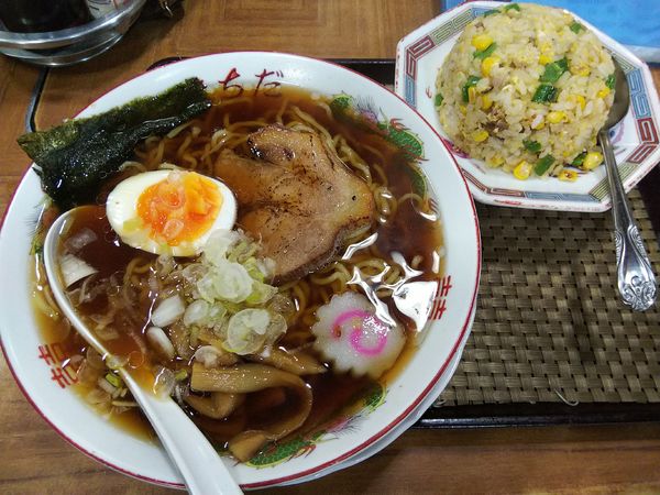 「しょうゆラーメンセット（しょうゆラーメン＆ミニチャーハン）」@まちだ食堂の写真