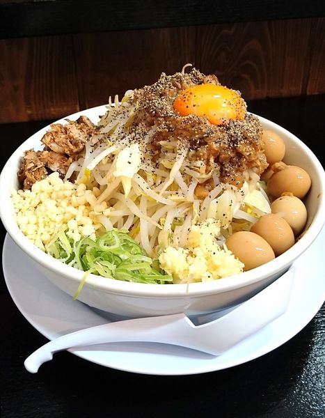 「汁なしラーメン750円＋ウズラ100円×2」@ラーメン浅野3号の写真