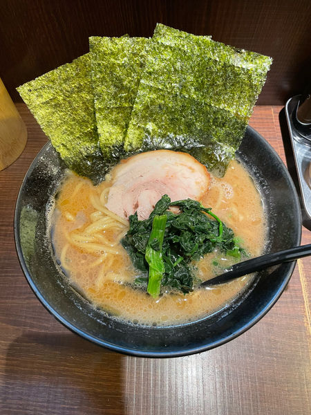 「豚骨醤油らーめん(680円)」@横浜家系ラーメン 武の写真