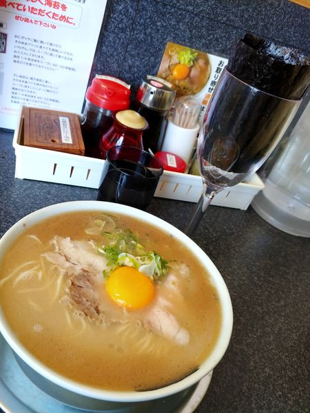 「黄身入りラーメン・干し海苔増し」@いちげん。の写真