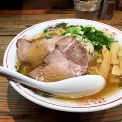ナベラボ 池袋〝牛骨ラーメン〟の画像