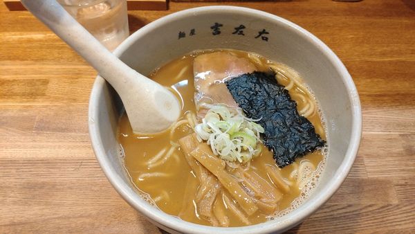 「らーめん」@麺屋吉左右の写真
