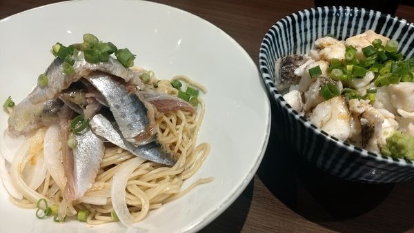 「イワシそば450円+炙り真鯛ご飯500円」@寿製麺よしかわ 坂戸店の写真