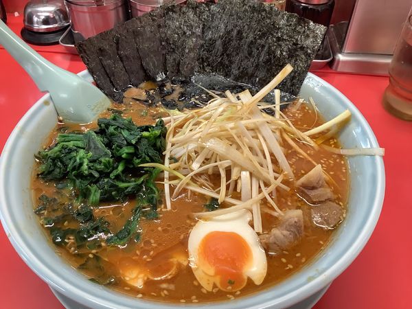 「辛味噌ネギラーメン 890円」@山岡家 千葉若葉区店の写真