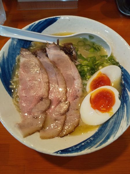 「鶏パイタンらーめん（塩・味玉付き）」@らーめん幸の鳥の写真