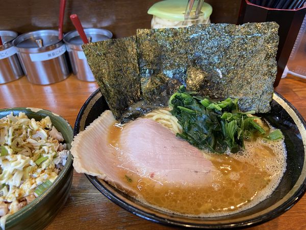 「ラーメン（硬め）＋釜焼きチャーシュー丼」@末廣家の写真