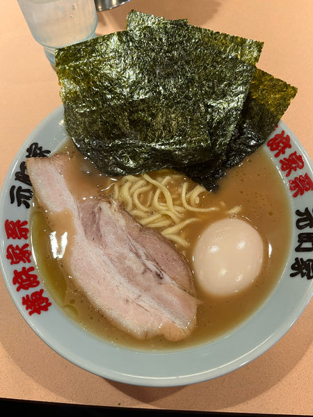 「味玉ラーメン、硬め濃いめ」@横浜家系 元町家の写真