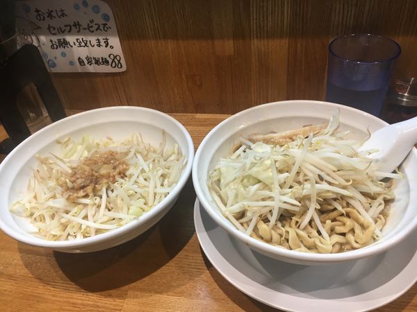 「ラーメン濃厚　大蒜脂野菜マシ」@自家製麺88の写真