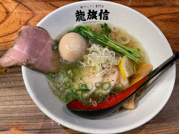 「DX鶏塩ねぎそば」@NAMBA 龍旗信RIZE 大阪なんば店の写真