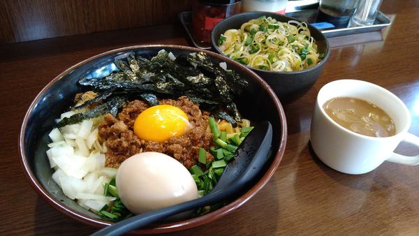 「限定/台湾油そば+中盛り+味玉+ネギめし」@ラーメン 大山家 昭島店の写真
