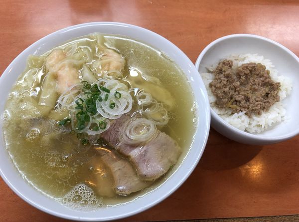 「海老ワンタンメン900円➕生姜丼100円」@日陰の写真