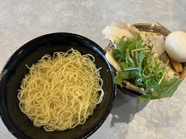 「肉汁爆弾つけ麺全のせ」@濃厚白湯らーめん3の写真