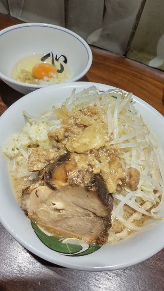 「雷そば中＋味変生卵、ヤサイチョイ増し」@ラーメン 雷 東京本丸店の写真