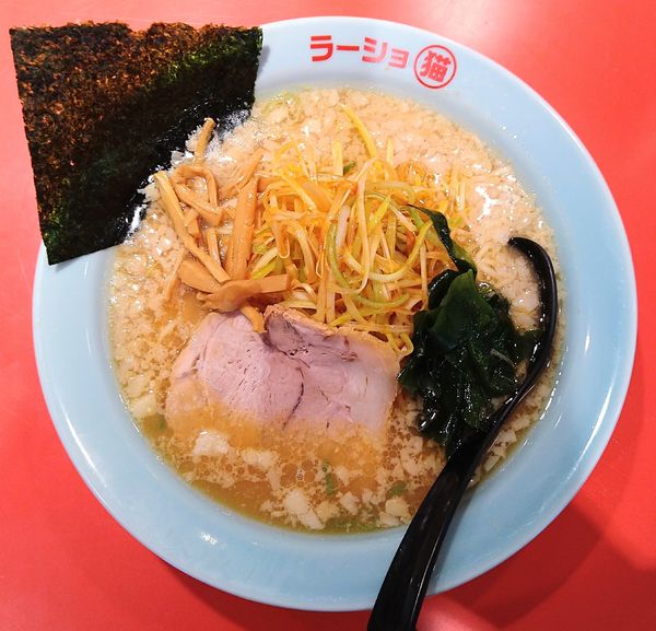 「辛ネギラーメン(赤)醤油(小)＋餃子(3個)」@ラーショ マルミャーの写真