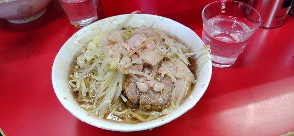 「小ラーメン（麺少なめ）ニンニク、アブラ」@ラーメン二郎 三田本店の写真