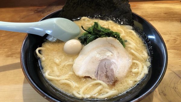 「醤油ラーメン」@横浜家系ラーメン 壱角家 新座野火止店の写真