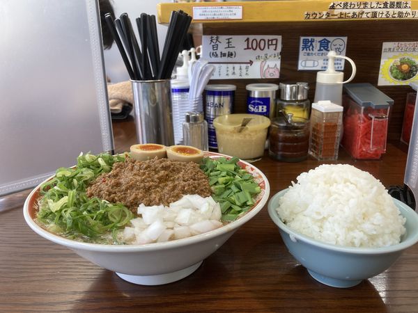「濃厚ラーメン赤+大ライス」@ラーメンかなやの写真