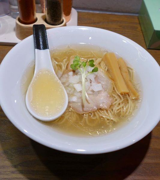 「蛤の塩らぁ麺」@RAMEN and TSUKEMEN Number.6の写真