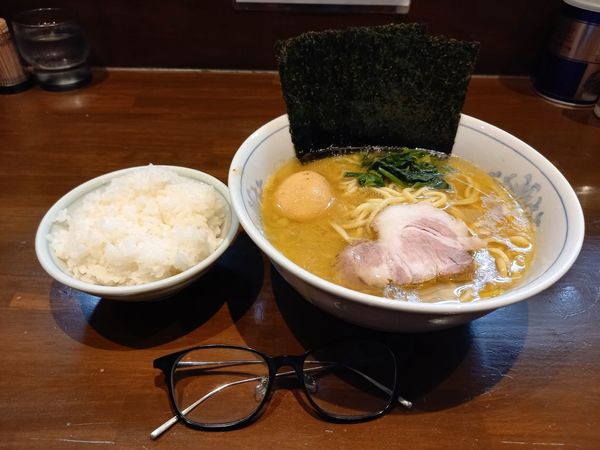 「ラーメン+味玉+半ライス」@横浜家系ラーメン 中島家の写真