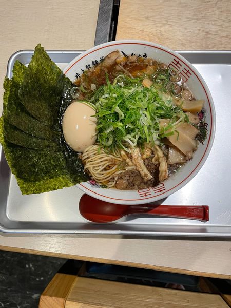 「尾道ラーメン全部のせ」@八じゅう 渋谷店の写真