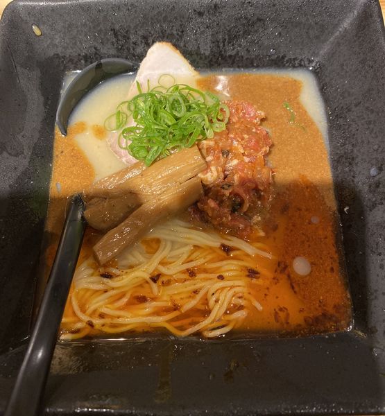 「【季節限定】冷やし坦々そば 〜生ボロネーゼ乗せ〜　９５０円」@バロンヌードルの写真