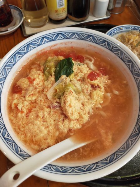 「トマ玉ラーメン」@中国ラーメン 揚州商人 立川店の写真