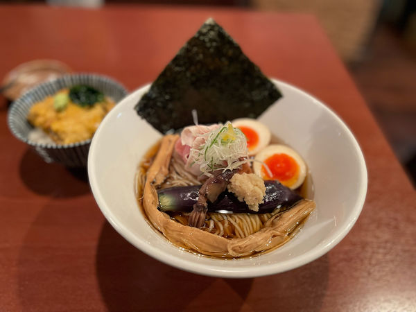 「【限定】冷しらぁ麺（真昆布水槽×烏賊干し）¥1000」@酒肴場 屯の写真