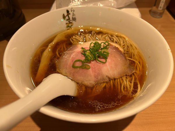 「醤油らぁ麺」@らぁ麺 はやし田 中目黒店の写真