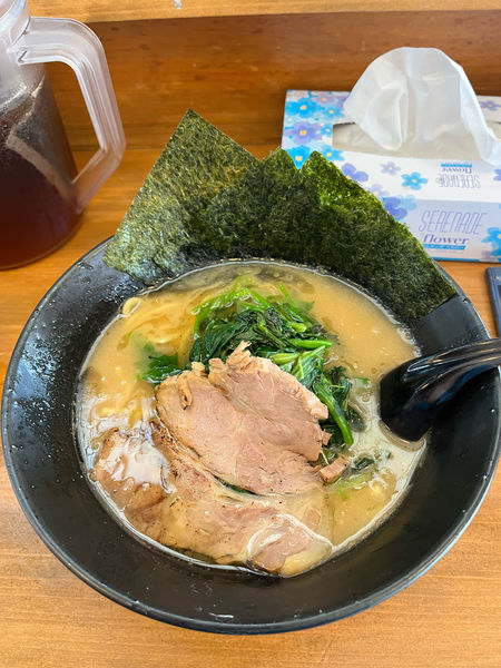 「ラーメン並ほうれん草増し、硬め濃いめ」@櫻家の写真