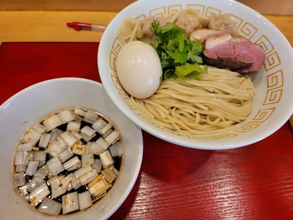 「醤油つけ麺 大盛 鴨ロース マキシマムこい味玉 鴨ワンタン」@鴨だしらーめん 鴨福の写真