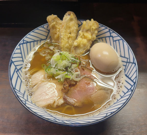 「限定煮干しら〜めん+味玉（850円）」@尼龍の写真
