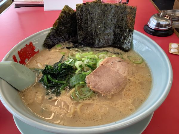 「醤油ラーメン 690円」@山岡家 千葉若葉区店の写真