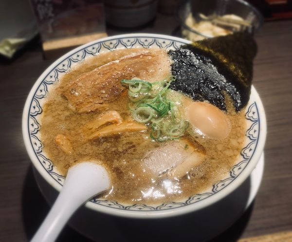 「角煮ラーメン(¥1070)+サービス味玉」@東京豚骨拉麺 ばんから 秋葉原店の写真