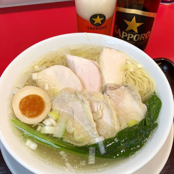 「むしどりそば＋サッポロ黒ラベル（小瓶）」@鳥藤とりそばスタンド グランスタ東京店の写真