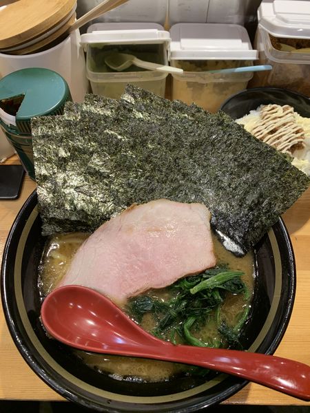 「ラーメン700円 半ライス60円 海苔(Twitter無料)」@横浜家系ラーメン 宗八 柏本店の写真