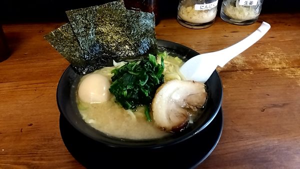 「味玉豚骨醤油ラーメン」@横浜家系ラーメン 武骨家 鶴見西口店の写真